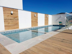 Af-39 NOVO, AR, PISCINA, CHARMOSO E BEM LOCALIZADO